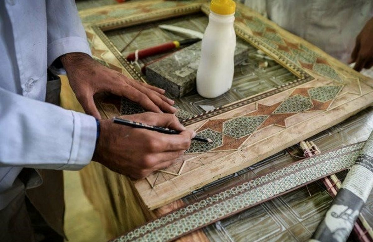 Editorial illustration for How to Use Khatam on a Desk or Shelf